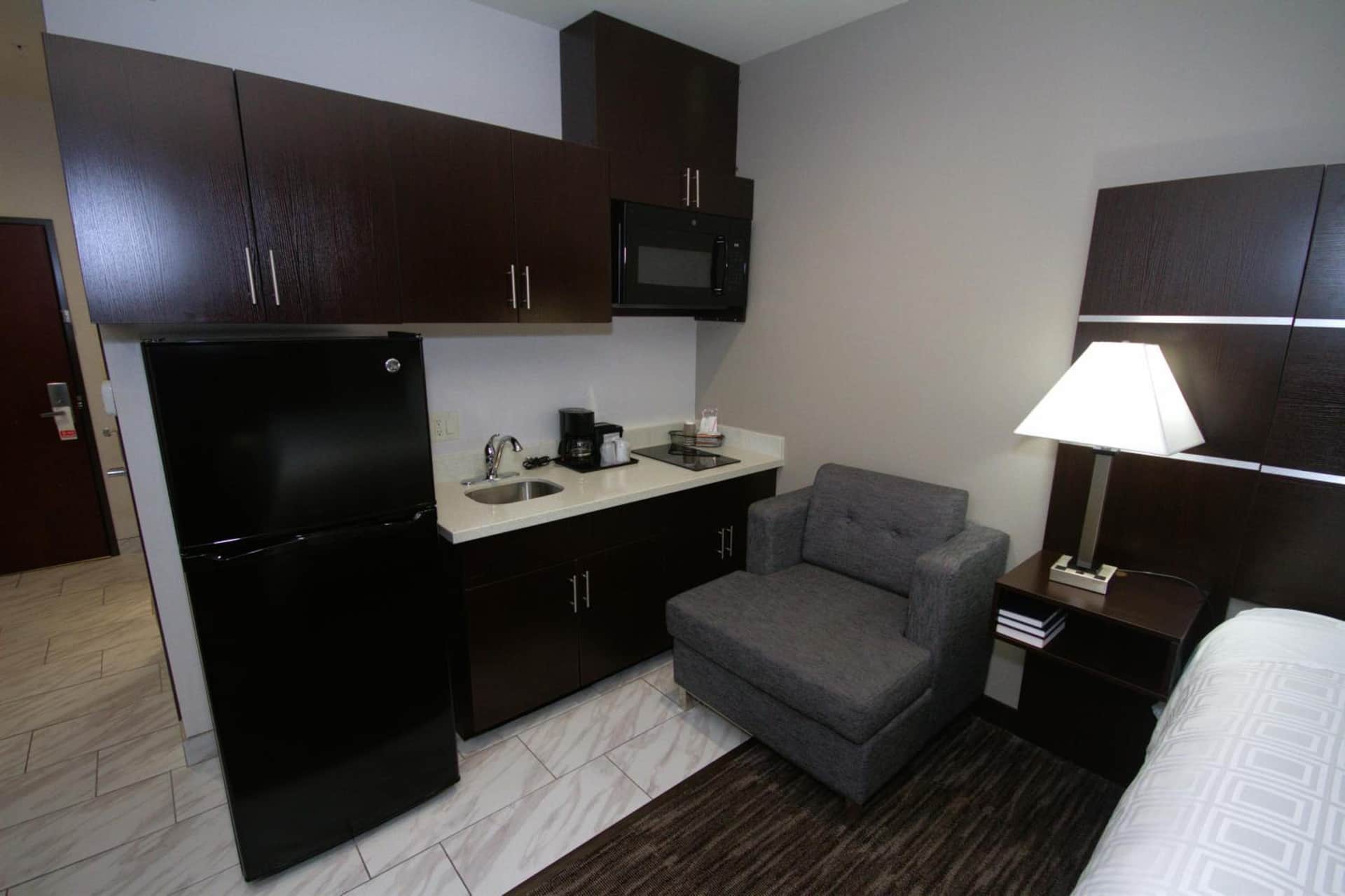 Atrium Hotel & Suites DFW Airport