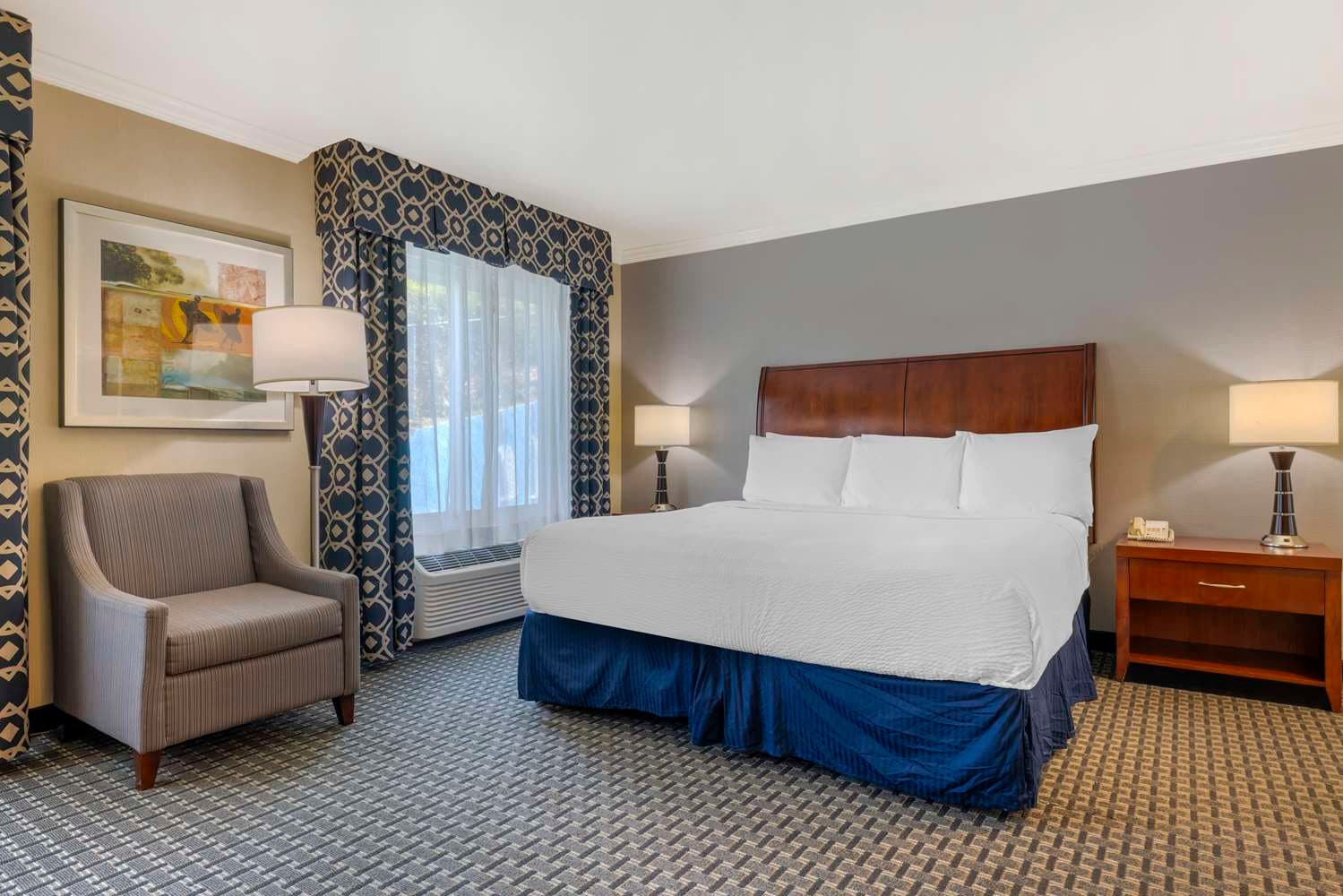 Best Western Plus Marina Shores Hotel