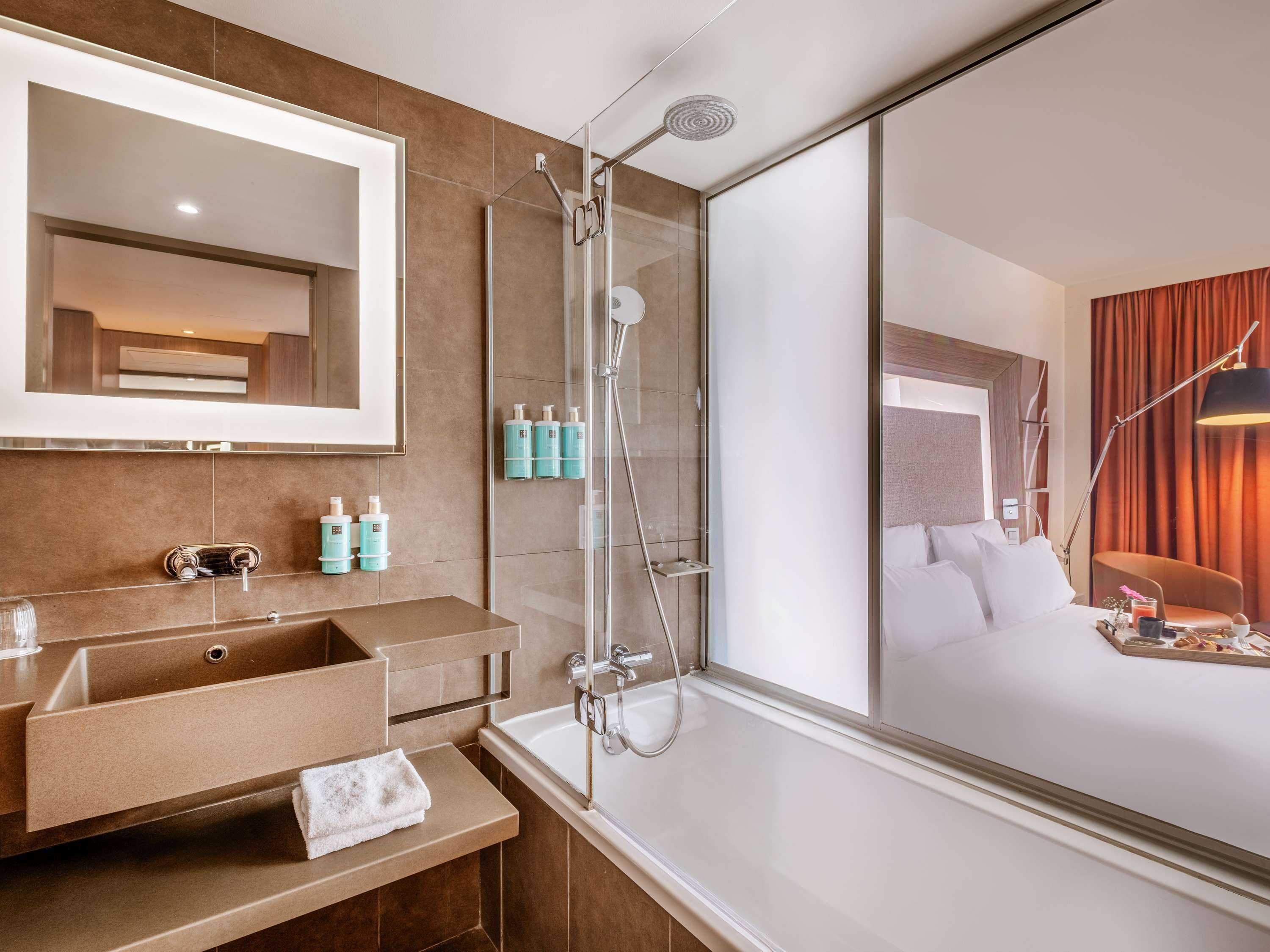 Novotel Lyon Centre Confluence Bord de Saone