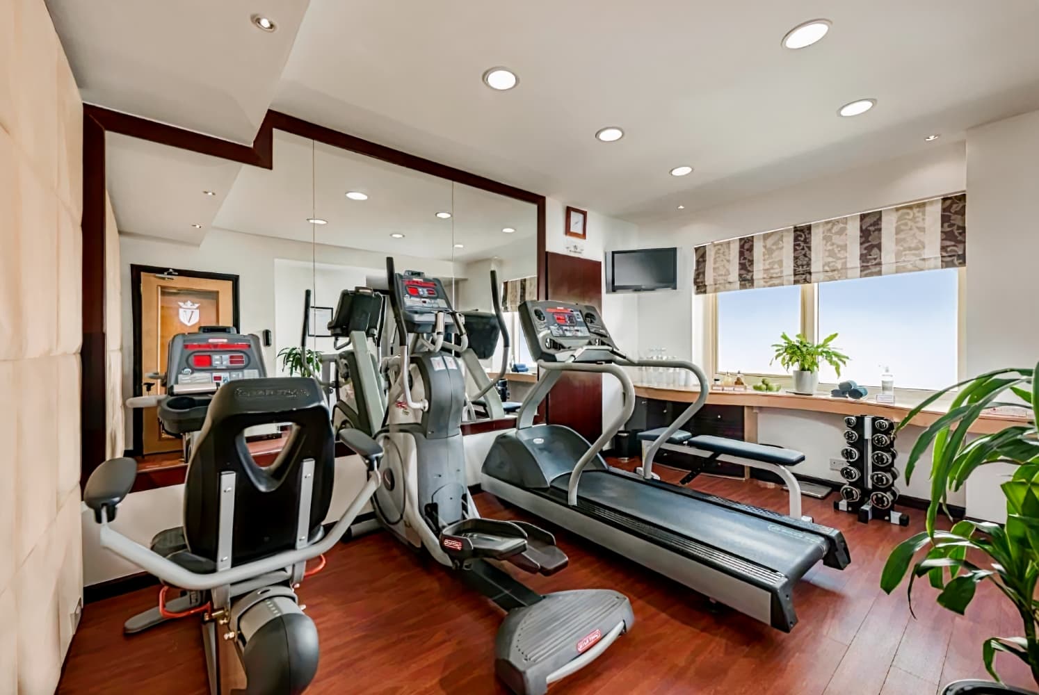 Savoy Suites Hotel Apartments