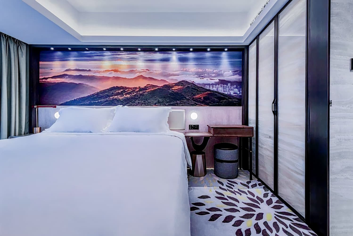 Oasis Avenue - a GDH Hotel