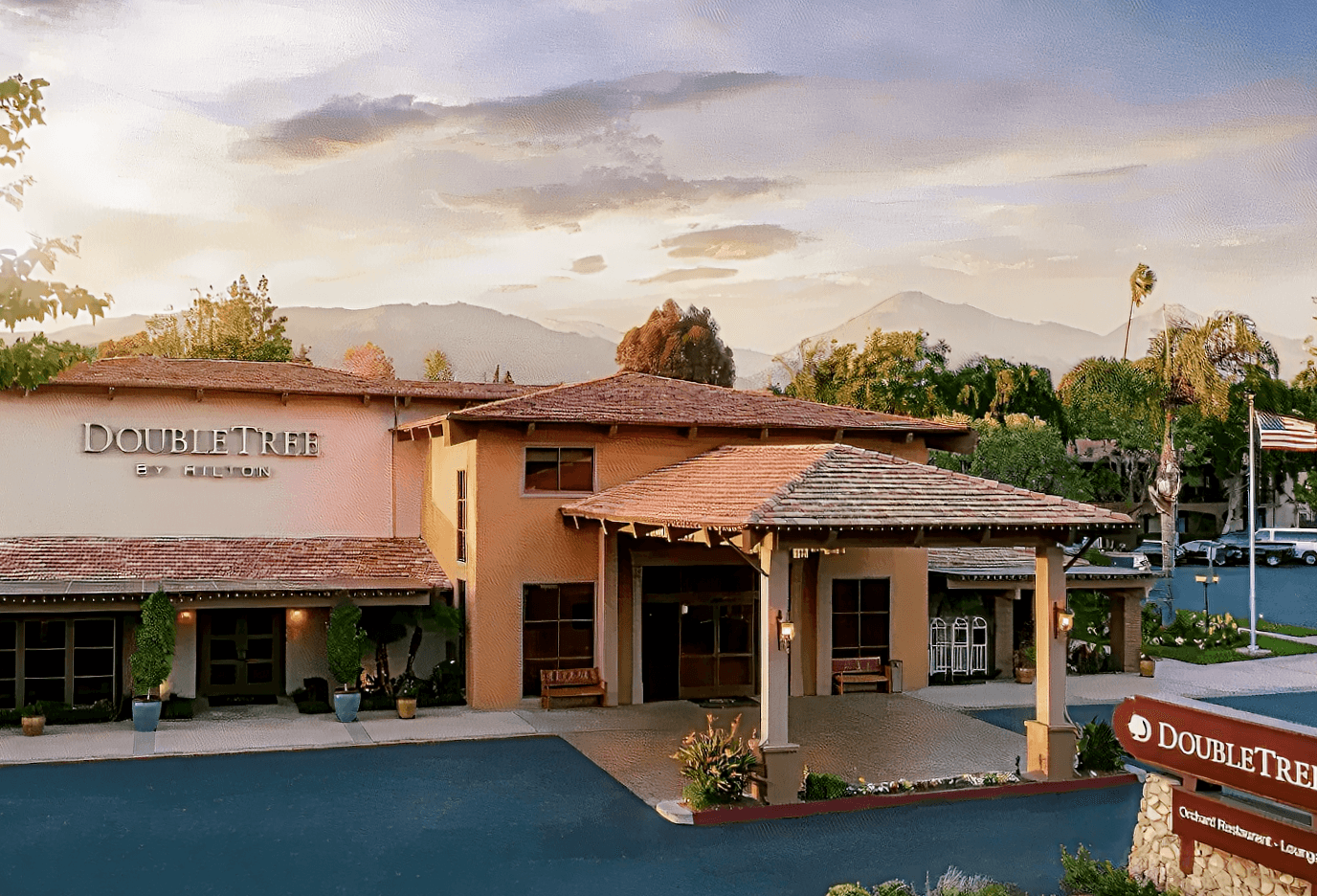 DoubleTree by Hilton Hotel Claremont