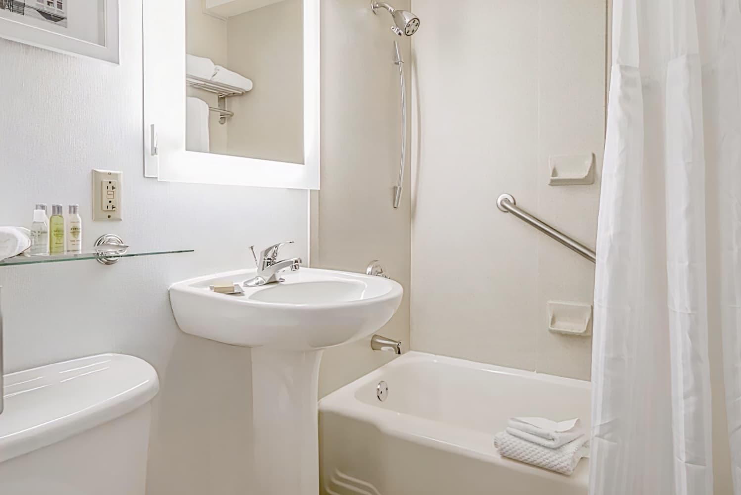 Doubletree Hotel and Suites Downtown Pittsburgh