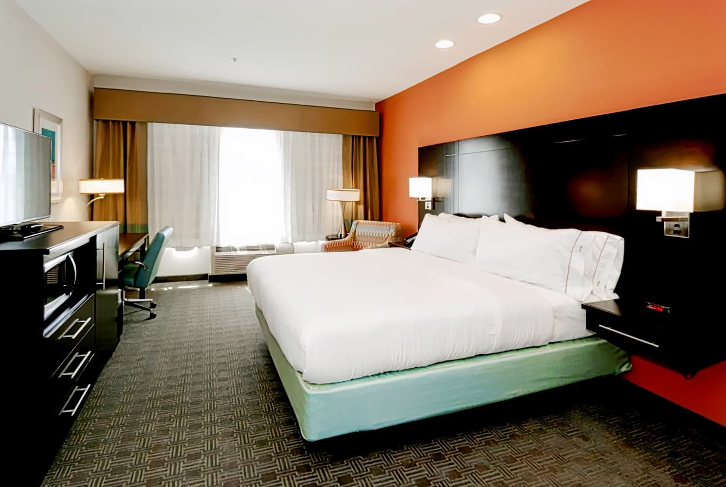 Holiday Inn Express & Suites Austin South