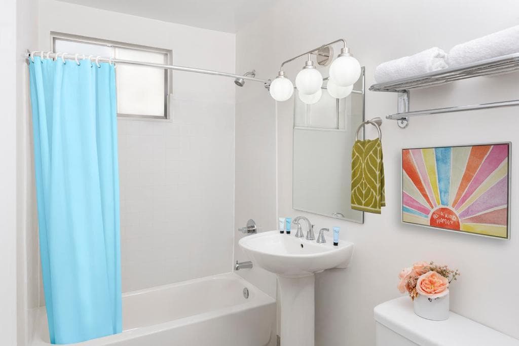 The Sojourn Los Angeles – Sherman Oaks