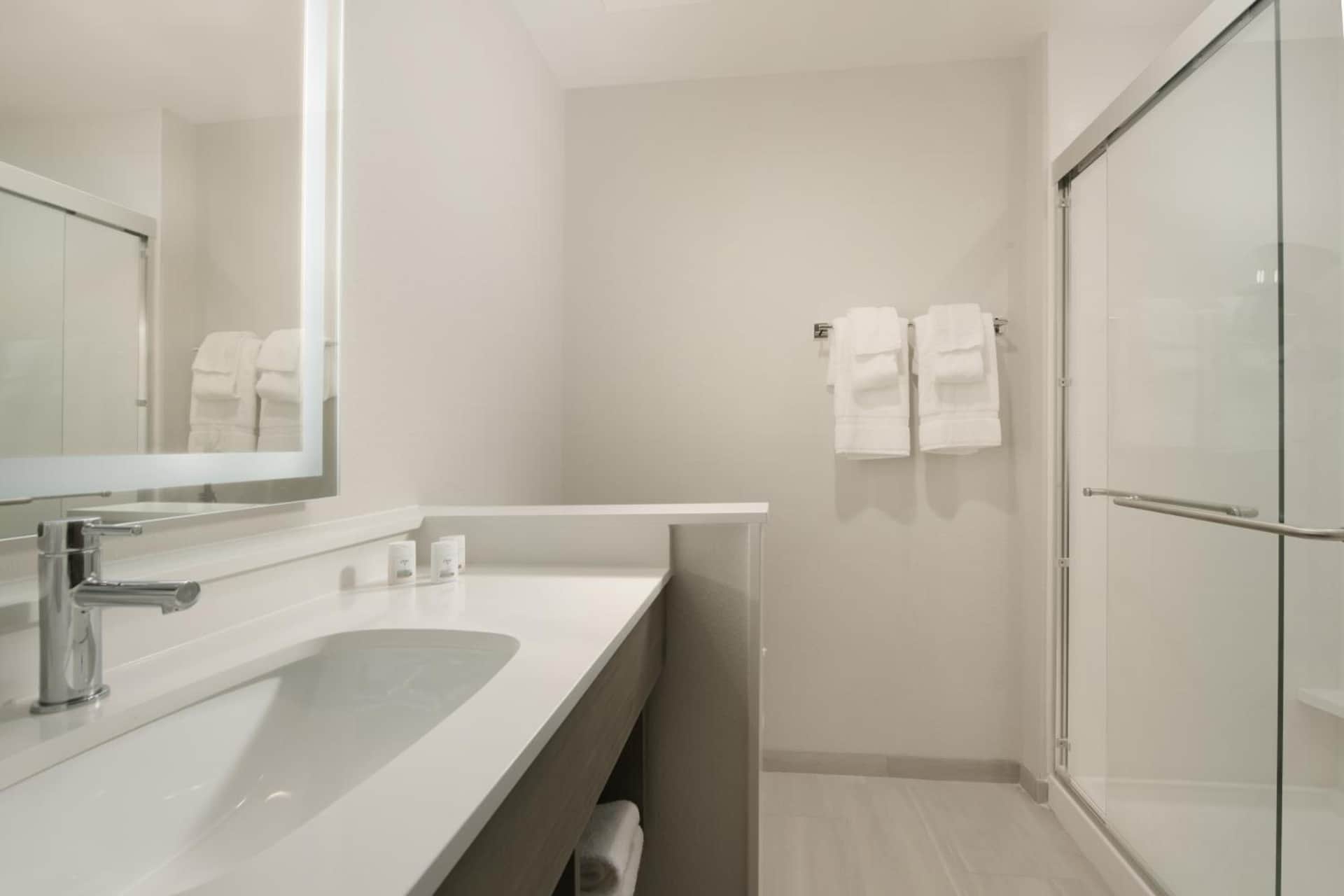 Holiday Inn Express & Suites - Williamstown - Glassboro, an IHG Hotel