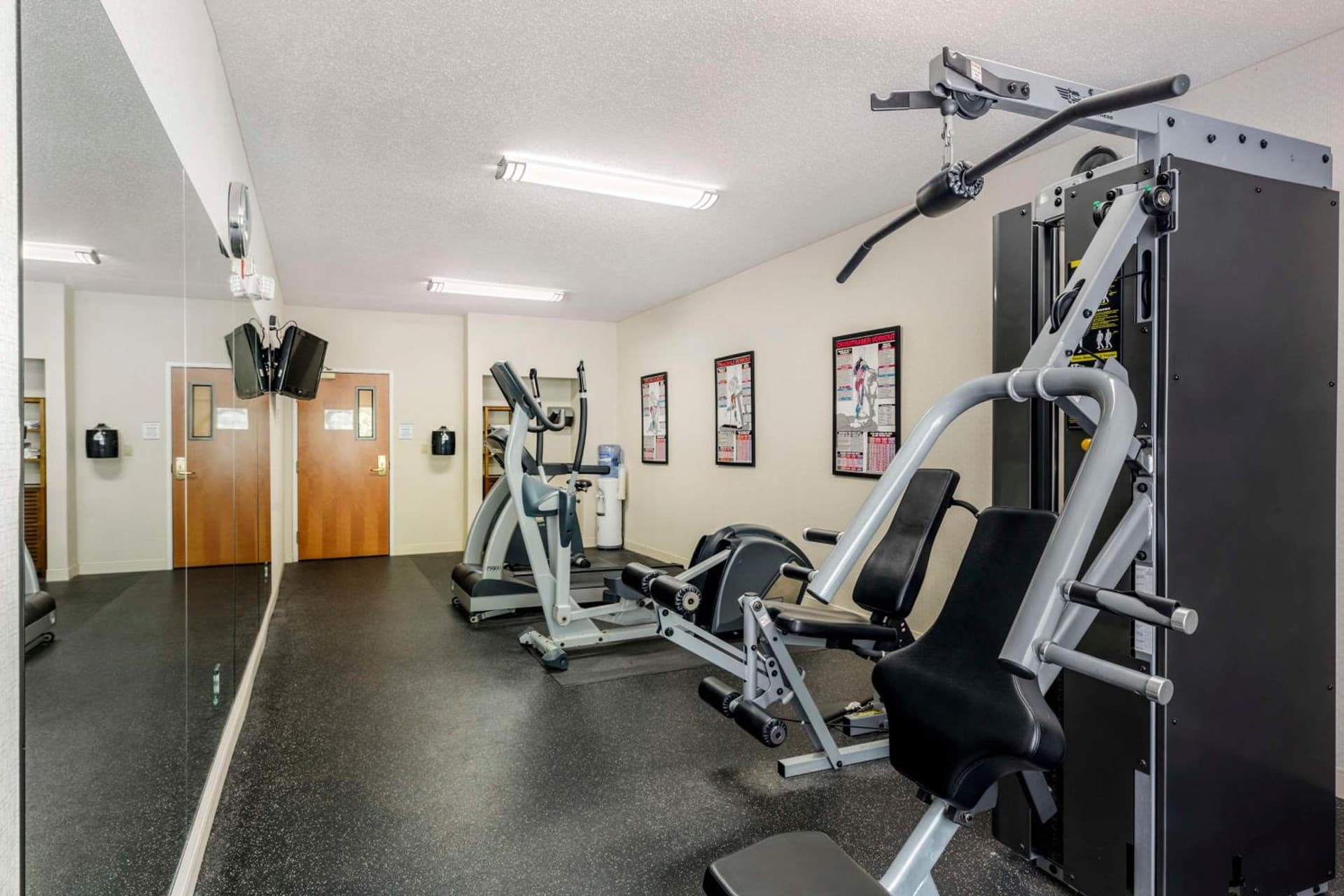Best Western PLUS NEW ENGLAND INN & SUITES