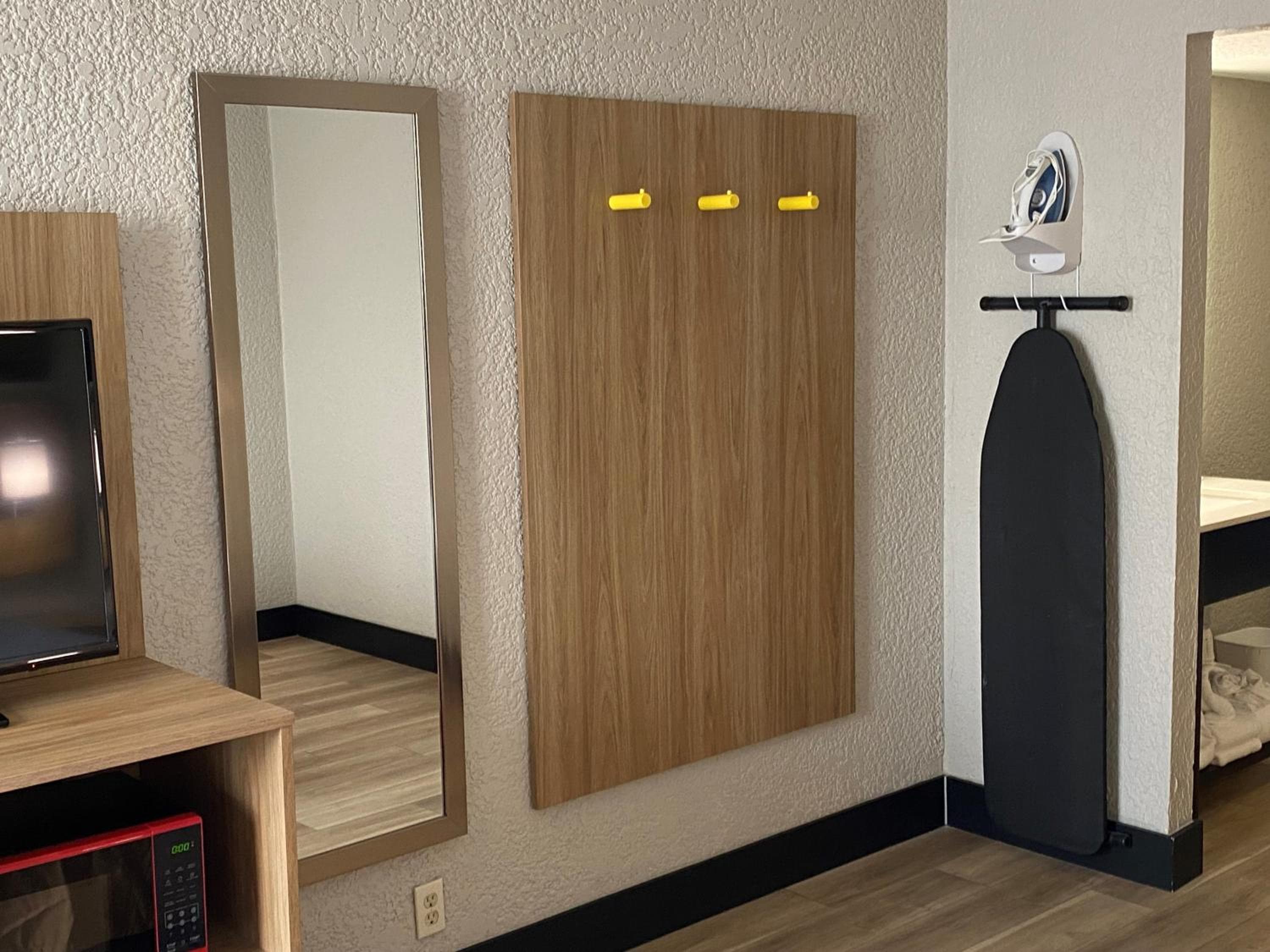 Days Inn & Suites by Wyndham Fort Pierce Midtown