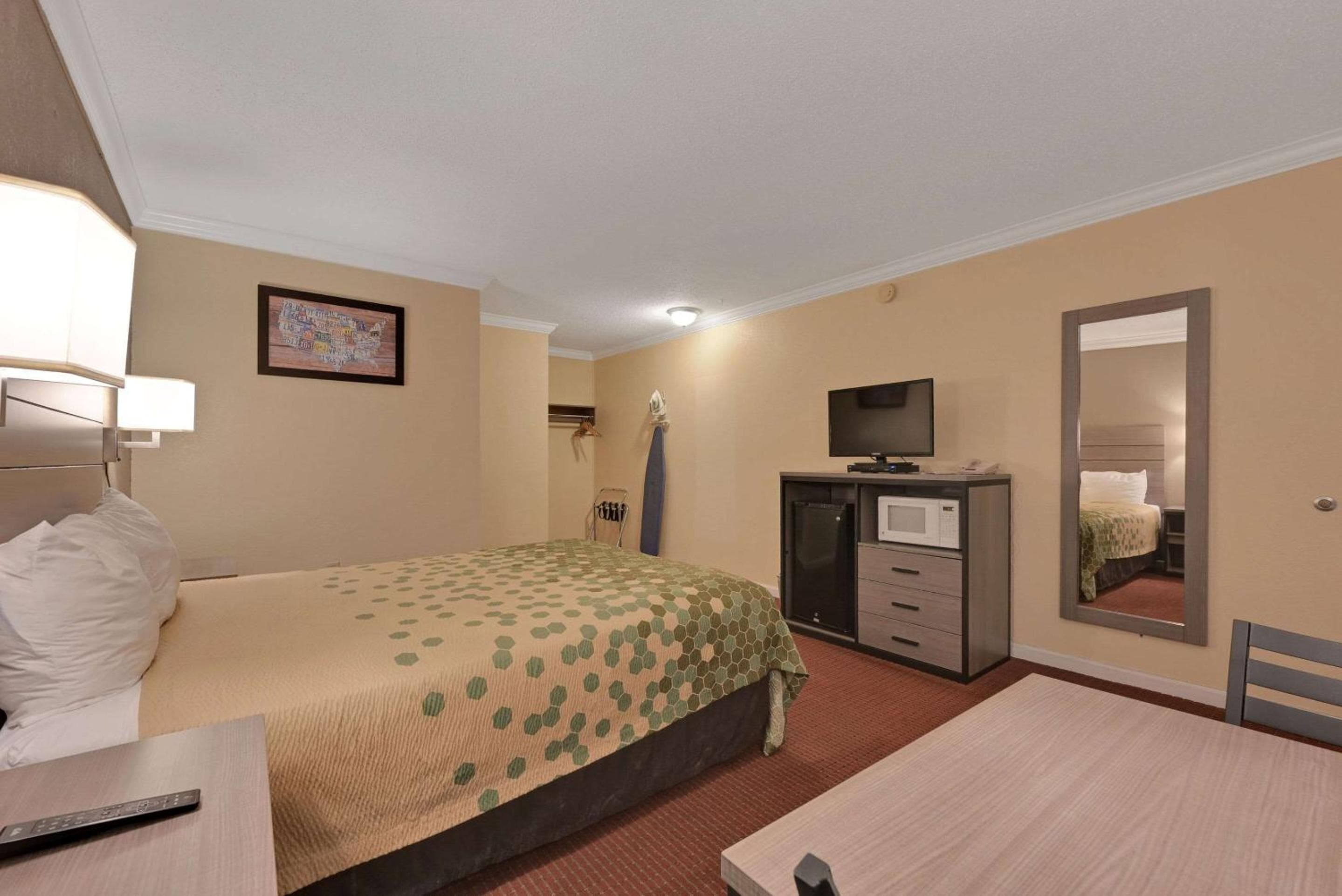 Econo Lodge Woodland near I-5