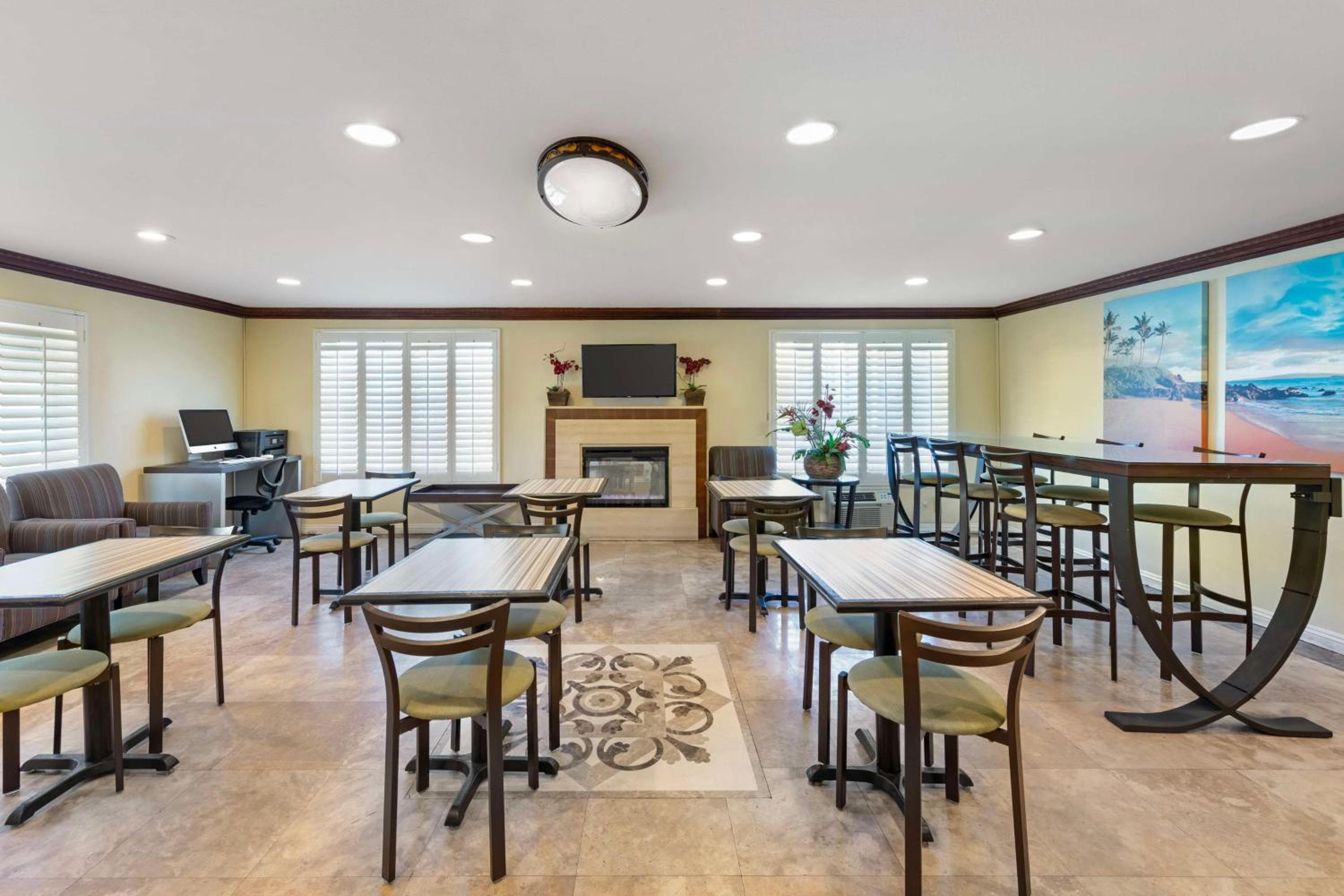 Best Western Harbour Inn & Suites Huntington - Sunset Beach