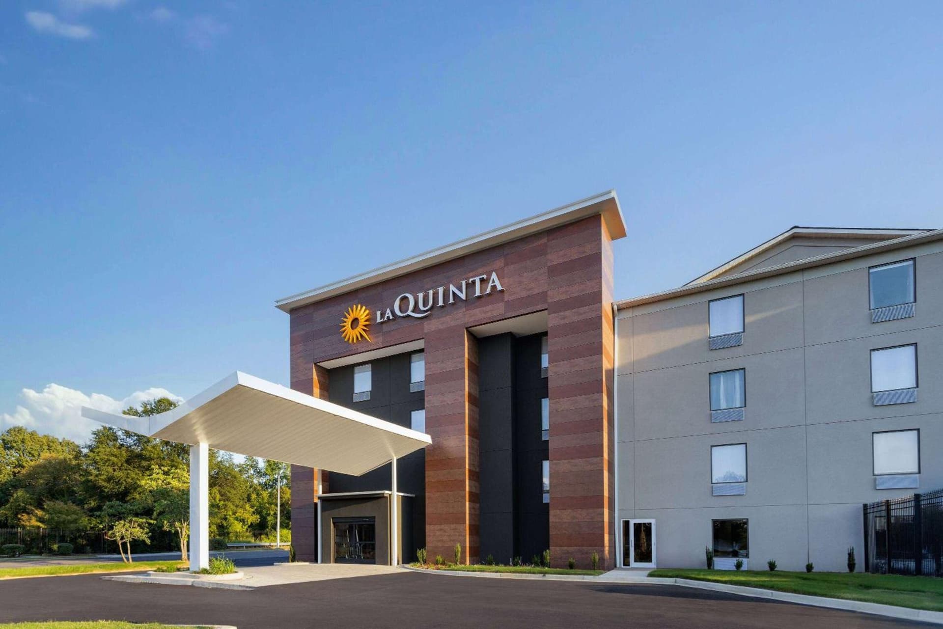 La Quinta Inn & Suites by Wyndham Memphis I-240