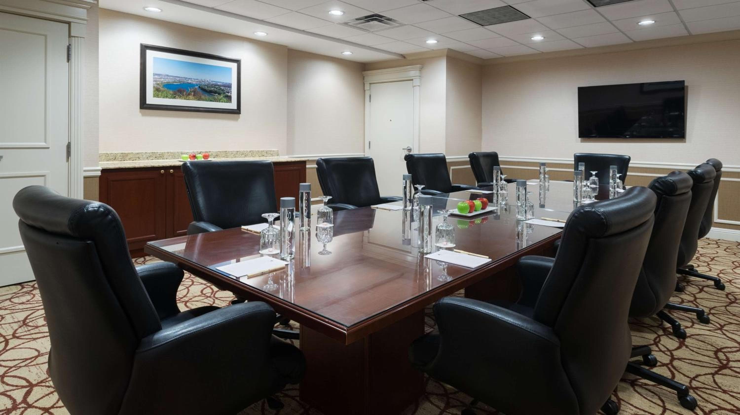 DoubleTree Suites by Hilton Cincinnati - Blue Ash