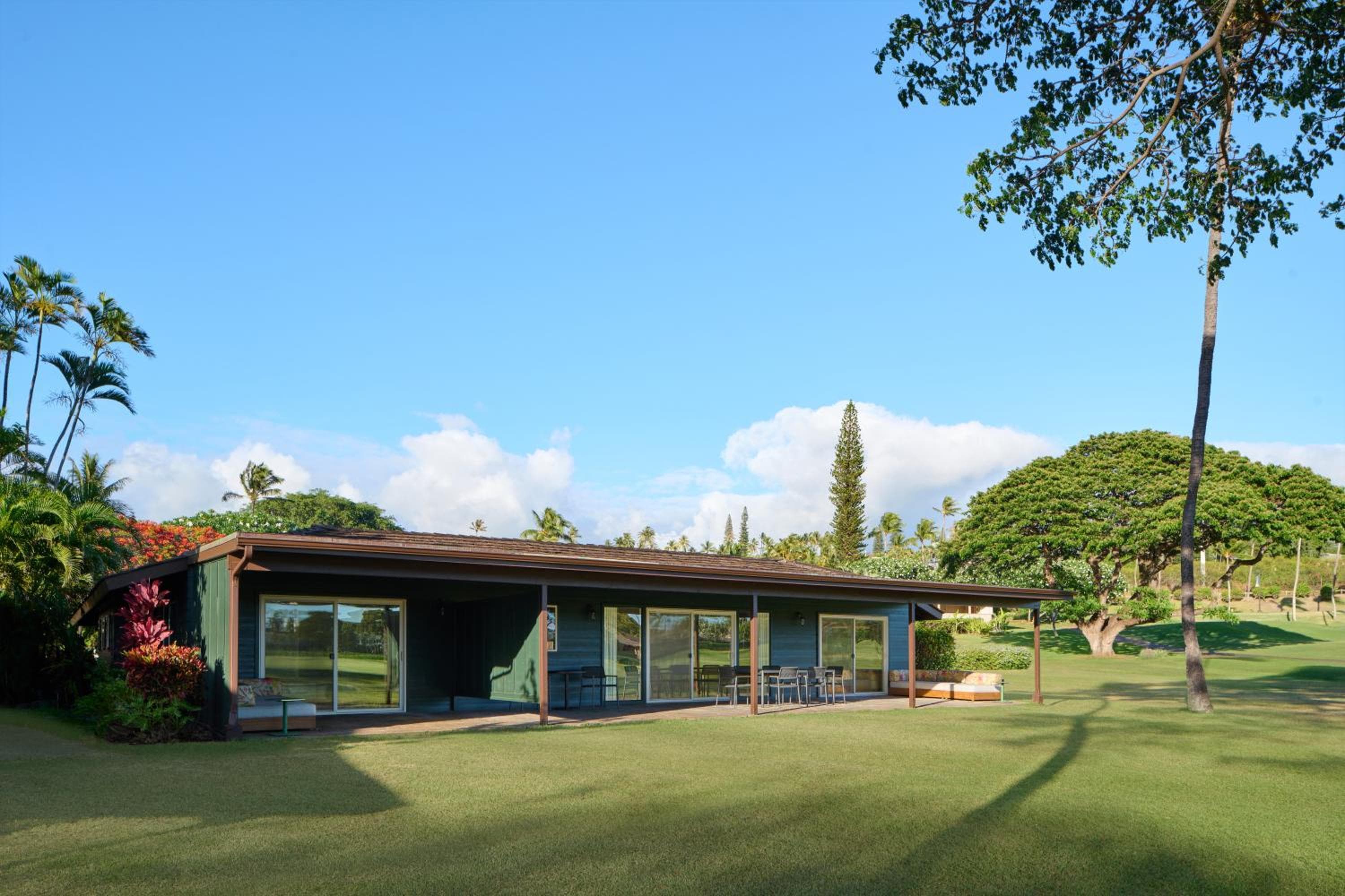 Royal Lahaina Resort & Bungalows