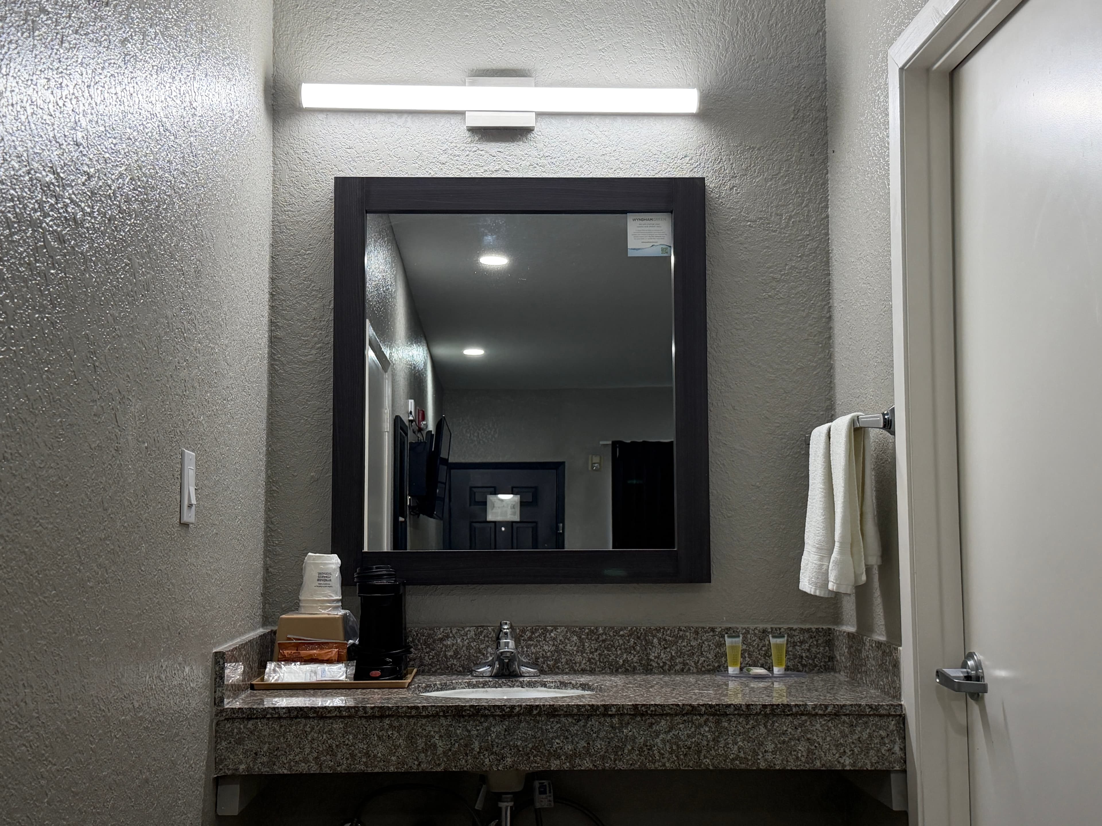 Super 8 by Wyndham Houston/Brookhollow NW