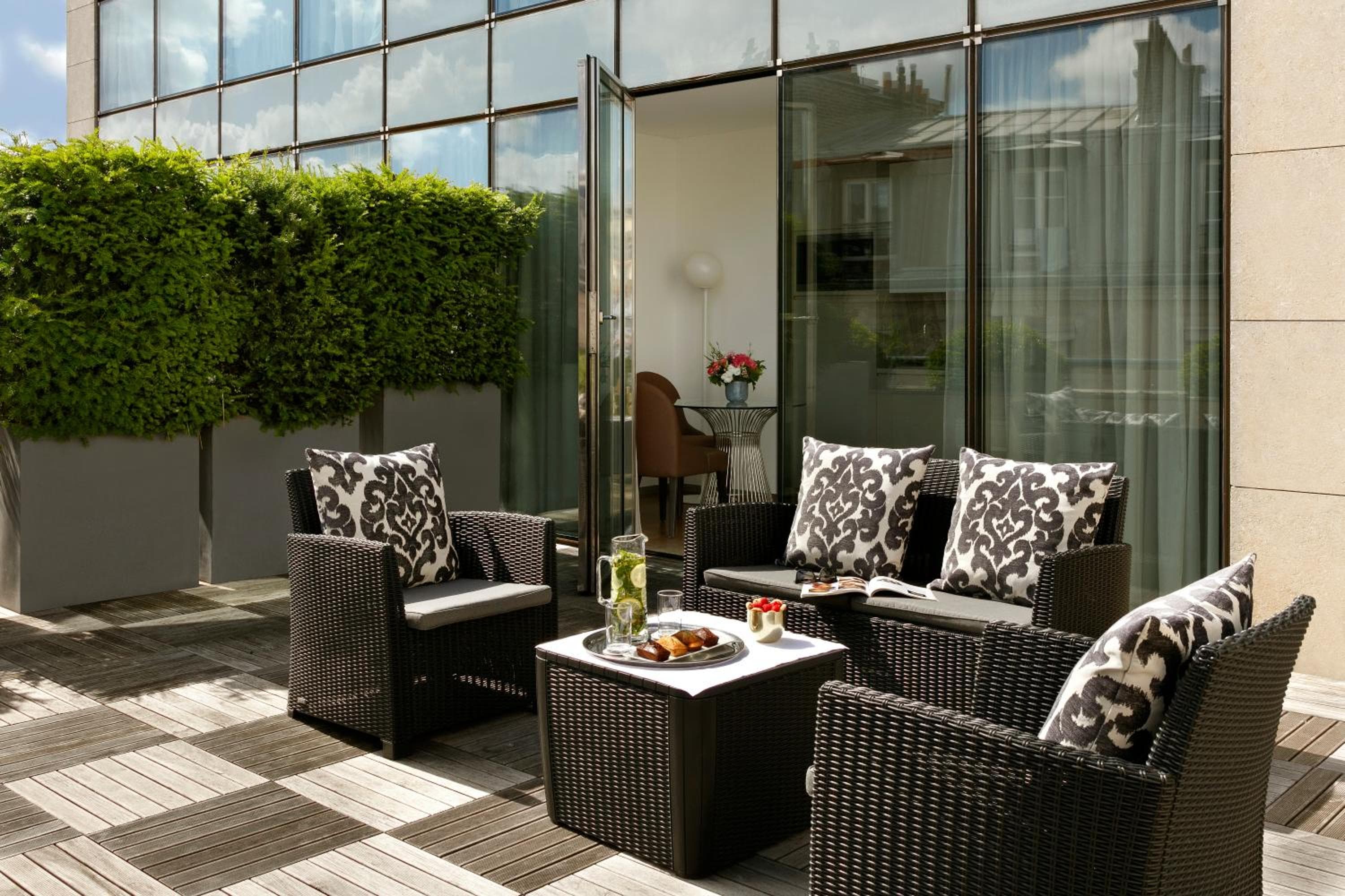 La Clef Tour Eiffel Paris by The Crest Collection